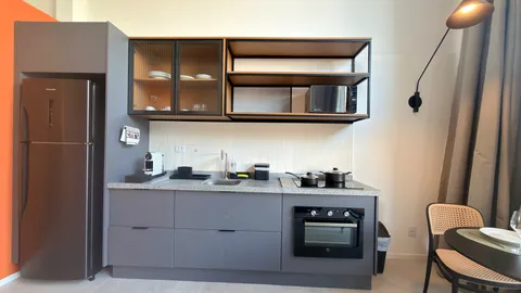 Studio do Heritage X, com cama king, estar e cozinha equipada