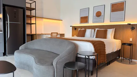 Studio do Heritage X, com cama king, estar e cozinha equipada